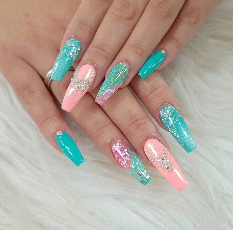 Маникюр горох