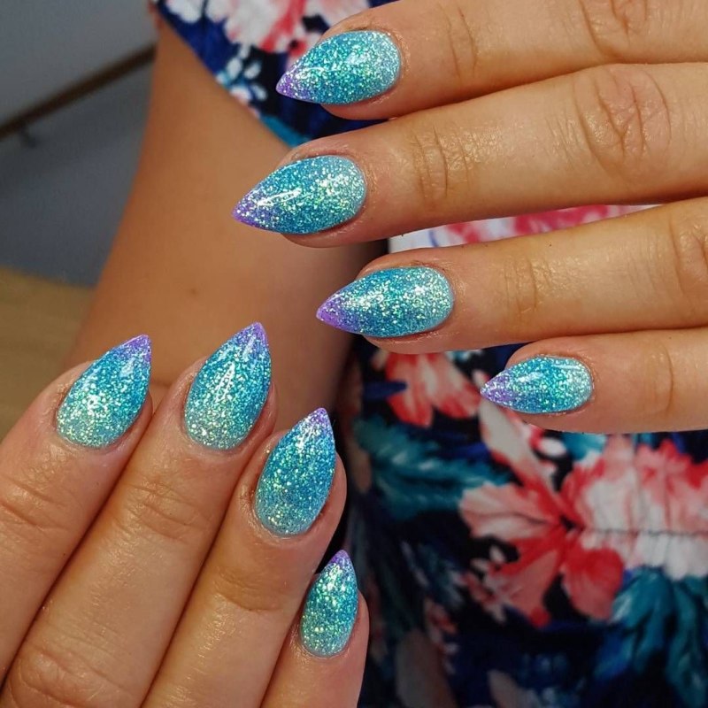 Бирюзовый маникюр