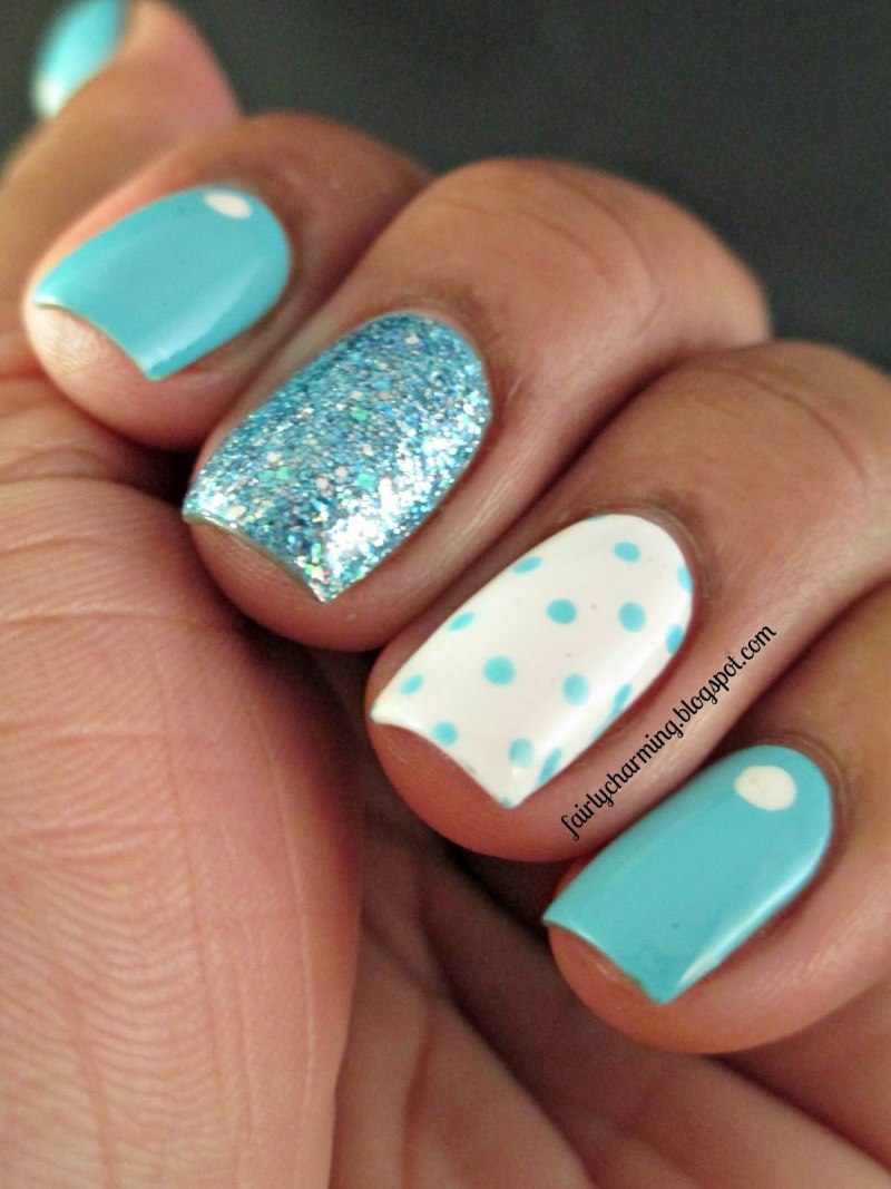 Ногти голубые с золотом