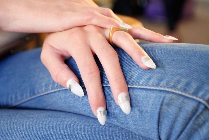 Аккуратный маникюр на длинные ногти