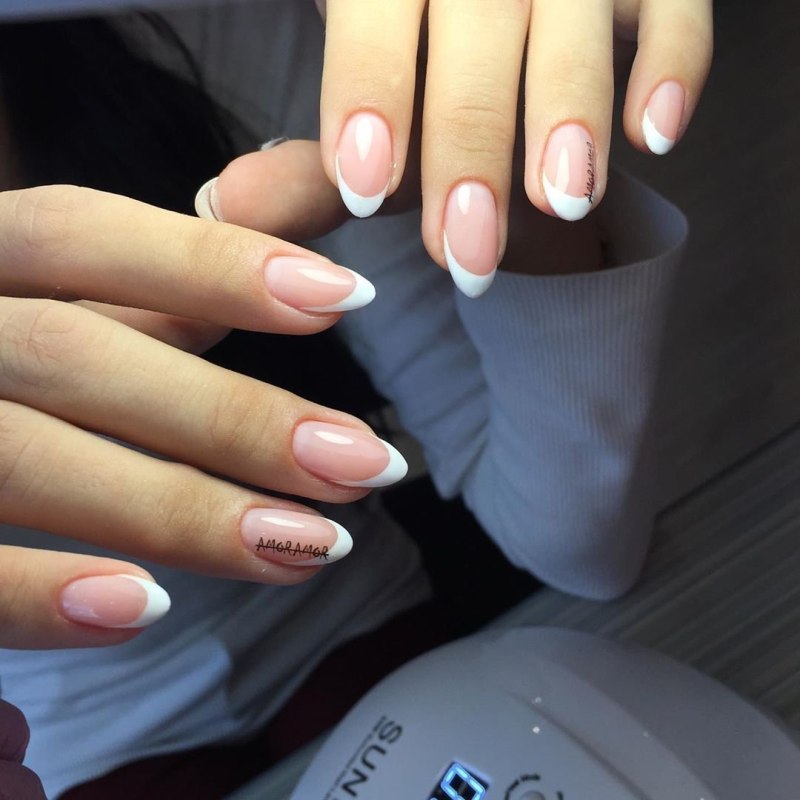 Нарощенные ногти френч