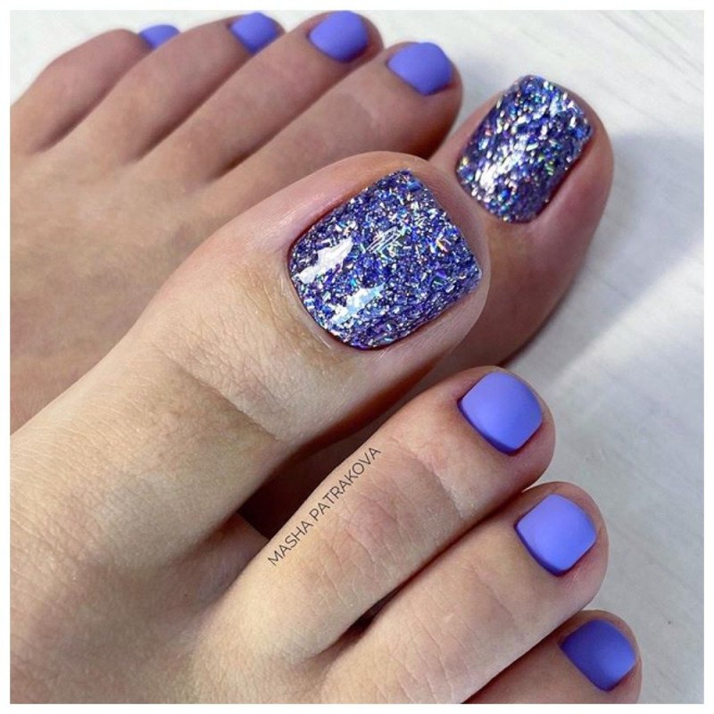 Педикюр с блестками