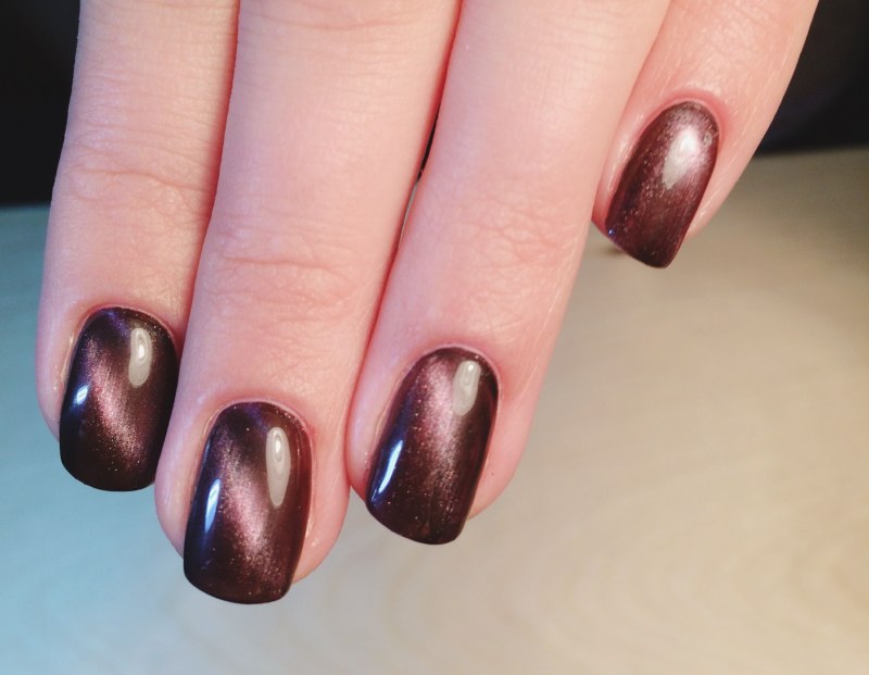 Ногти персик кошачий глаз