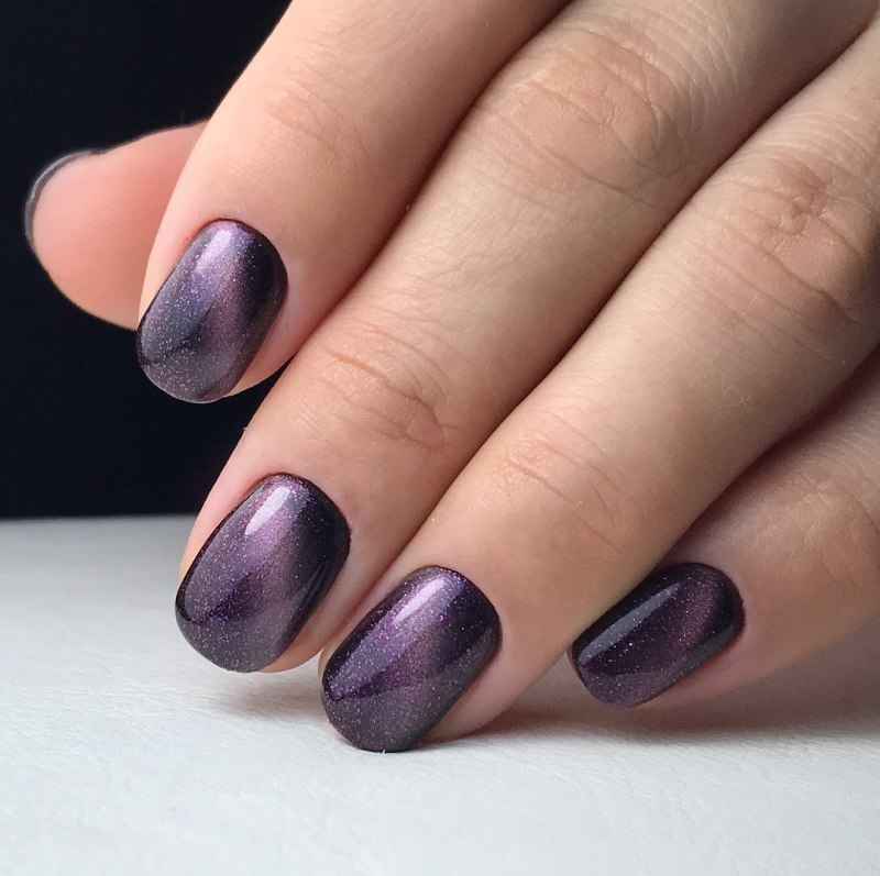 Изумрудный кошачий глаз маникюр