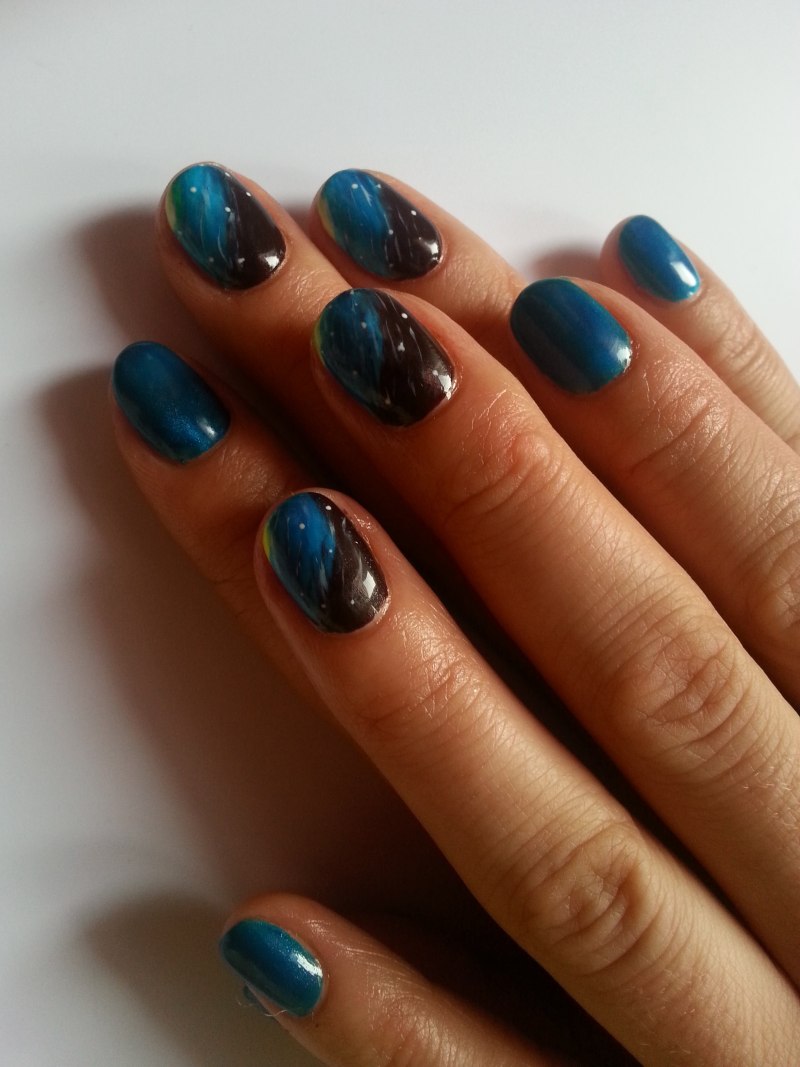 Маникюр овальный кошачий глаз