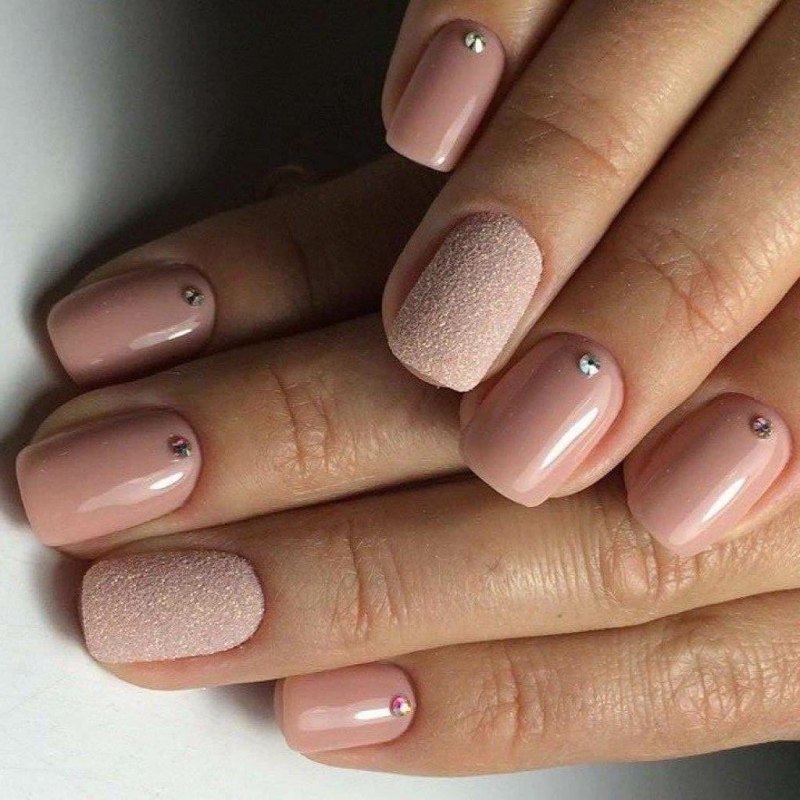 Маникюр в нежных тонах