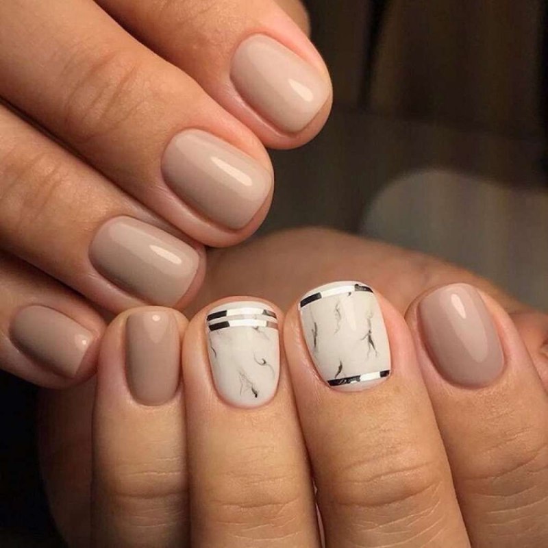 Маникюр в бежевых тонах