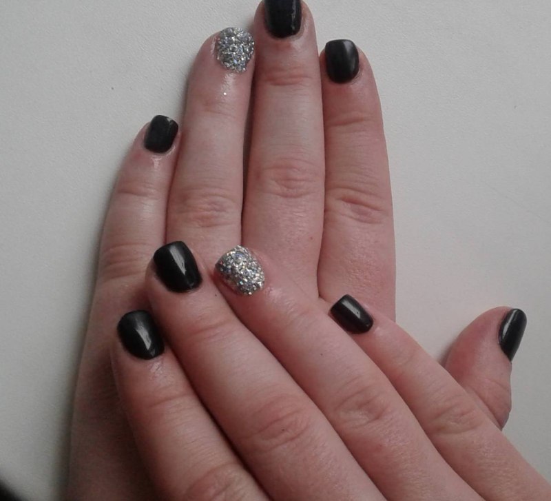 Черный маникюр