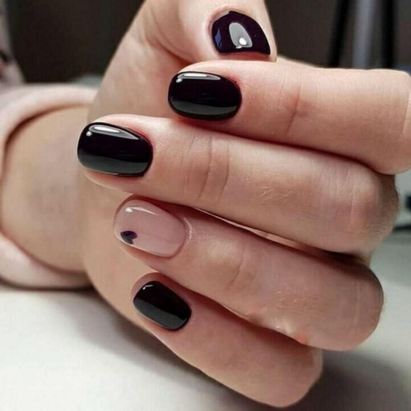 Очень короткие черные ногти