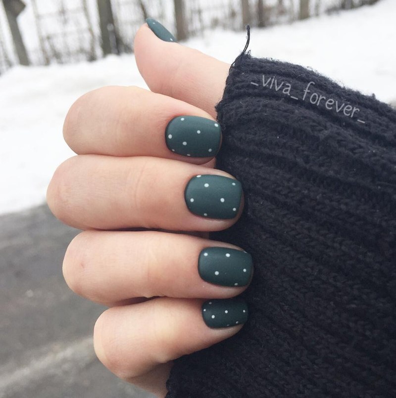 Черные короткие ногти