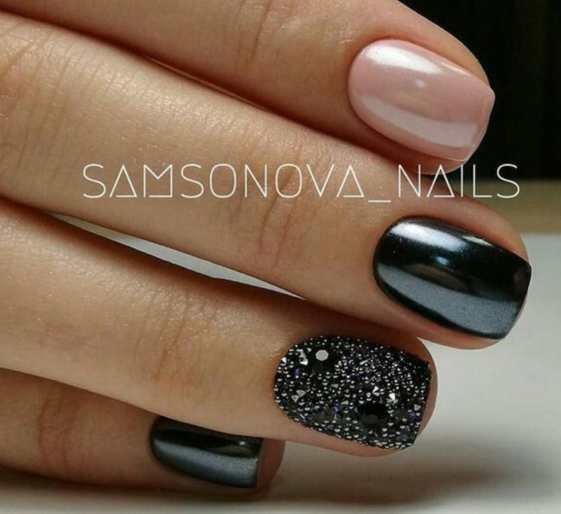 Очень короткие черные ногти