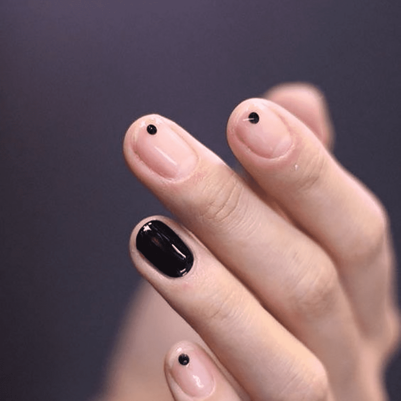 Маникюр на очень короткие ногти матовый