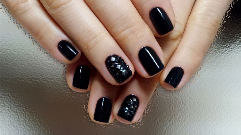 Кейт Бекинсейл маникюр