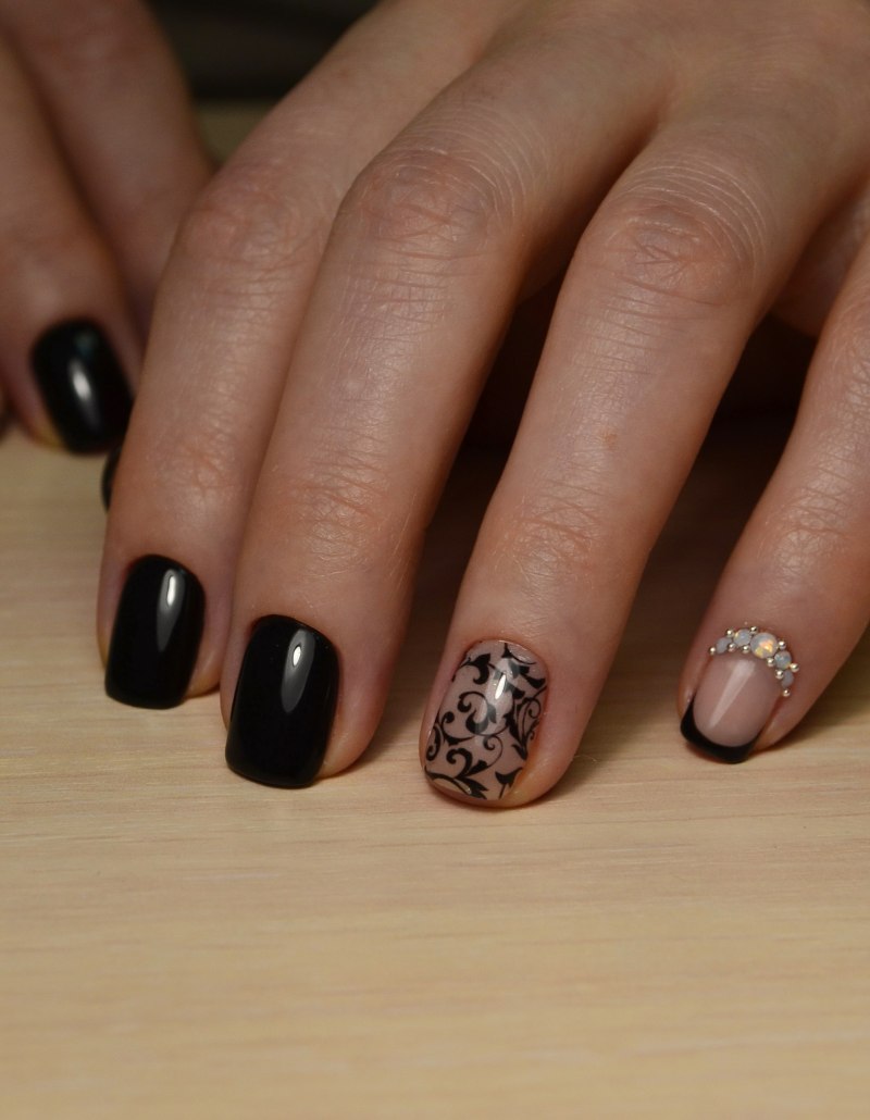 Маникюр с луной