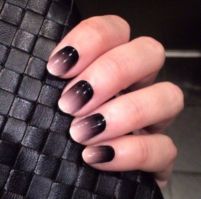 Маникюр черно красный