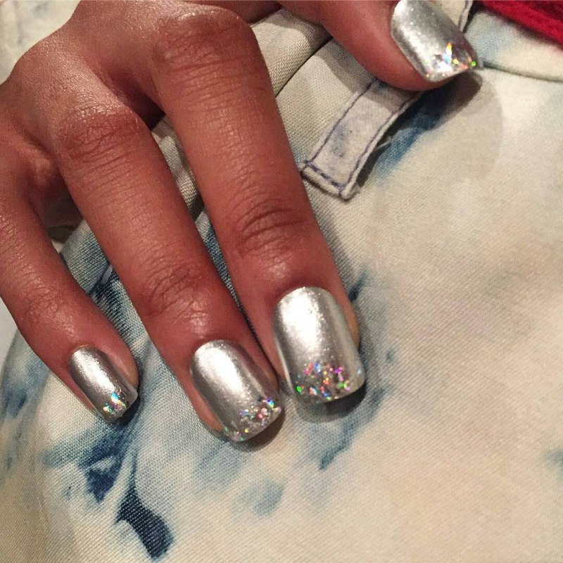Матовые ногти с фольгой