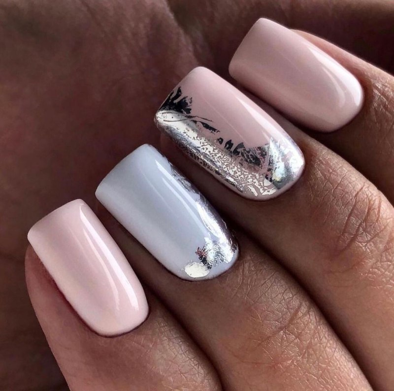 Маникюр с фольгой