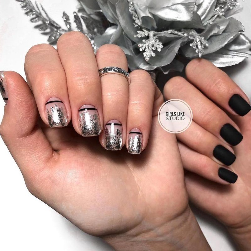 Маникюр с серебряной фольгой