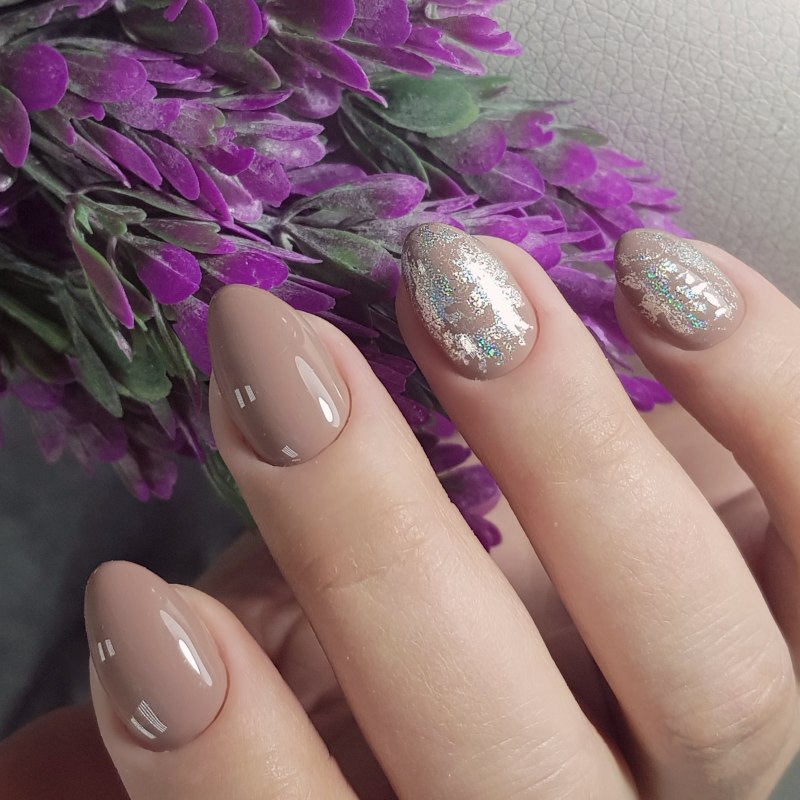 Маникюр черный с фольгой серебро