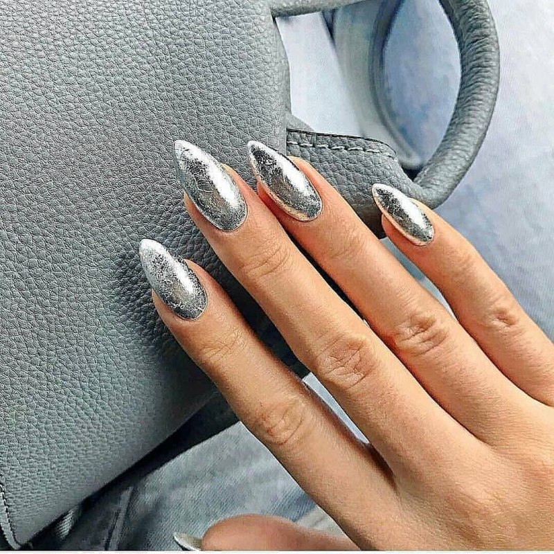 Маникюр с поталью 2022