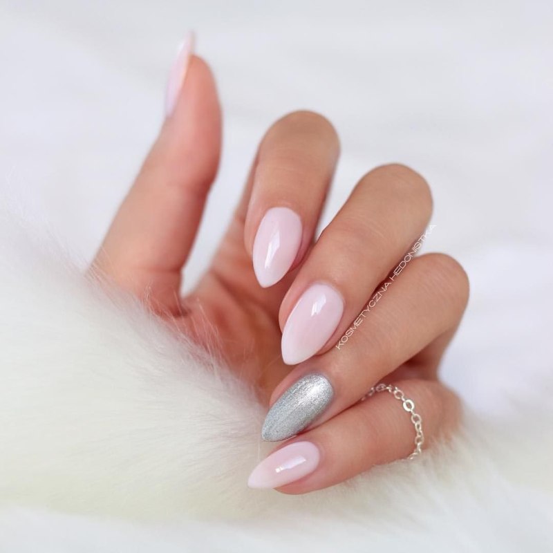 Нюдовый френч миндаль