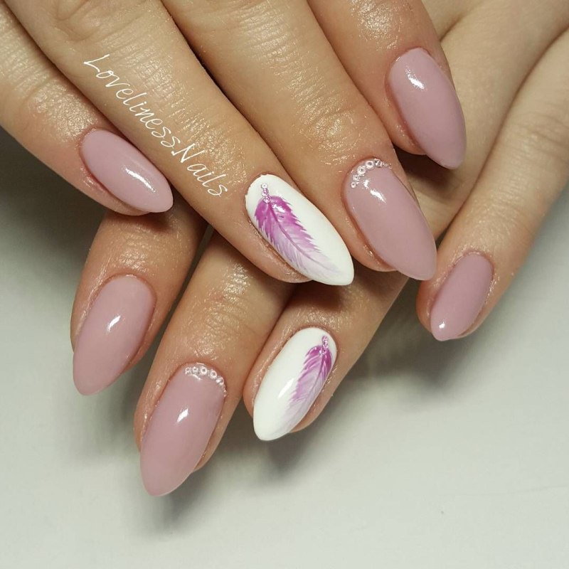 Нюдовый маникюр 2022 миндаль