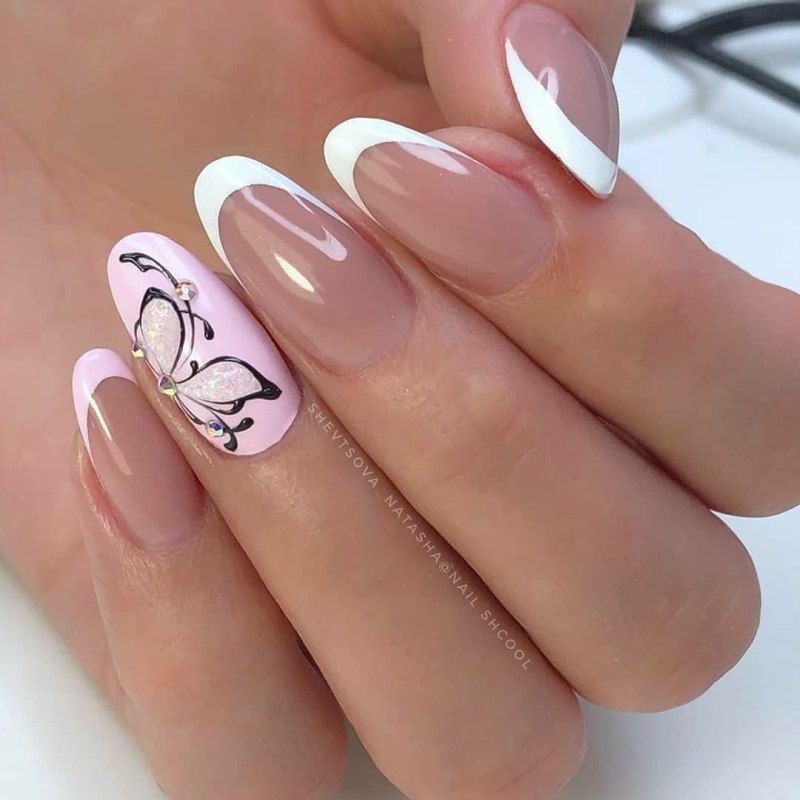 Френч на овальных ногтях