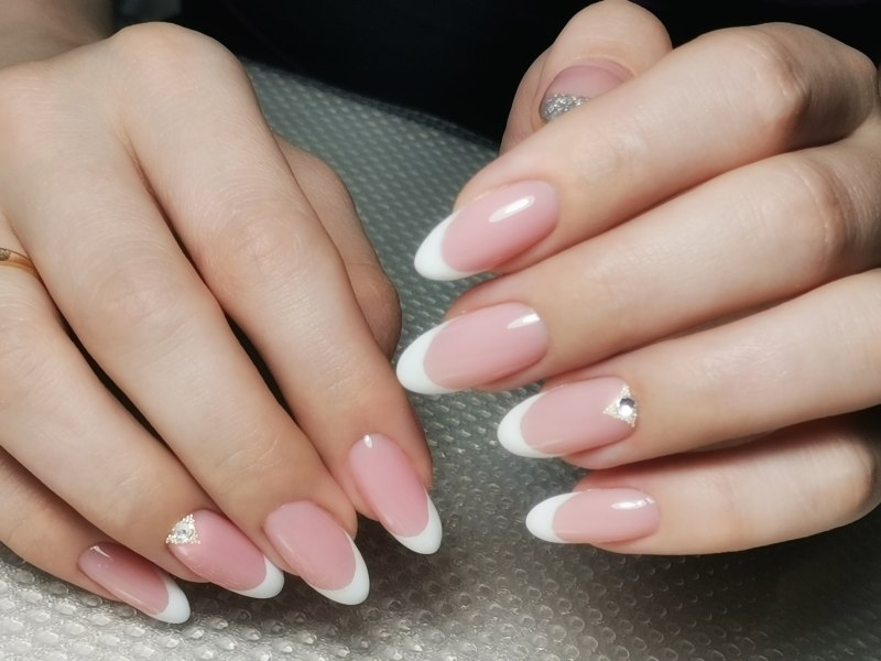 Красивый французский маникюр