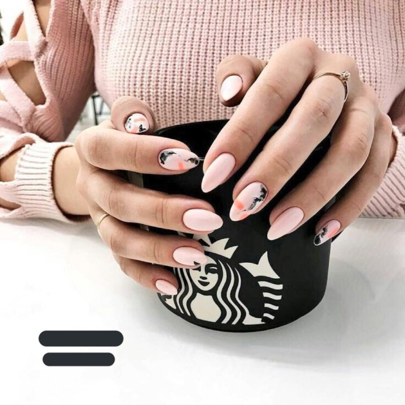 Яркий маникюр