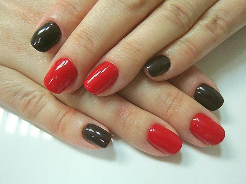 Маникюр черно красный однотонный