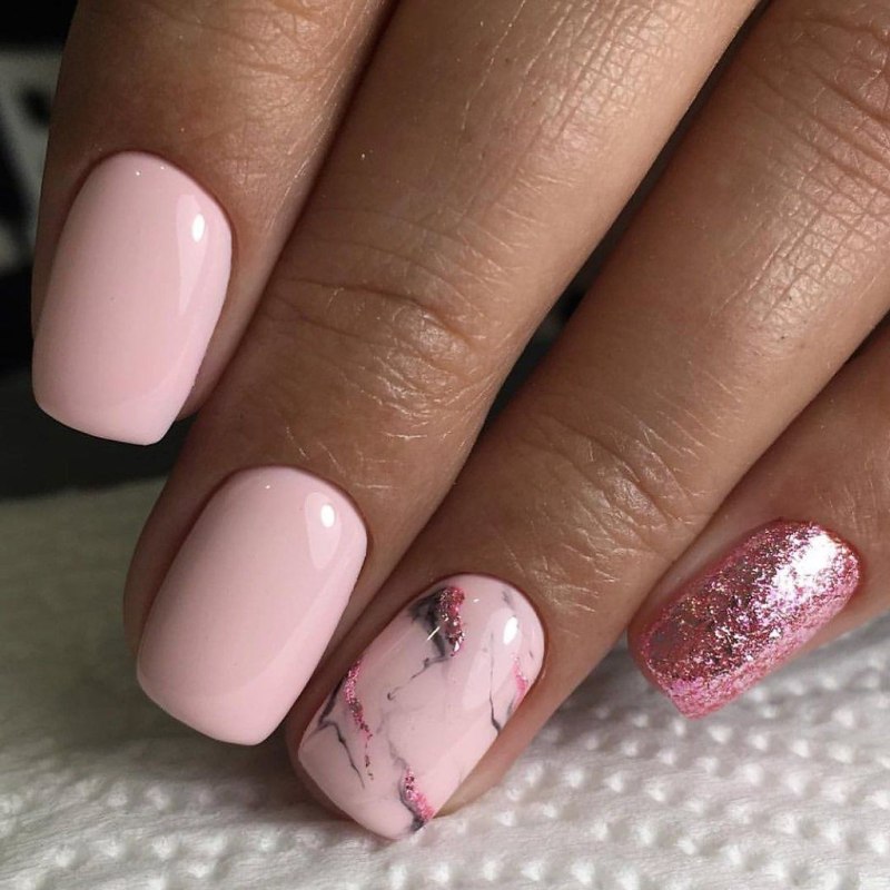 Розовый маникюр