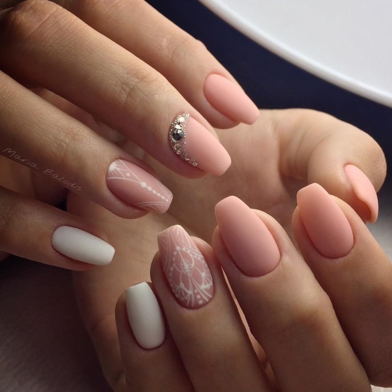 Нежный дизайн ногтей