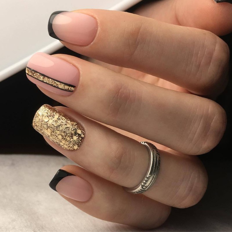 Бежевые ногти