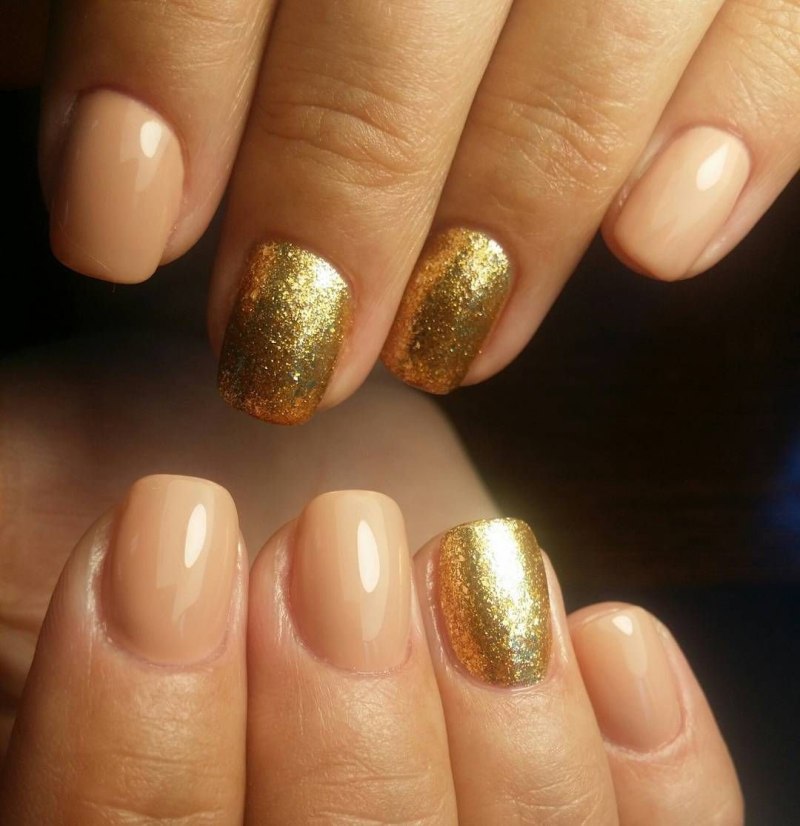 Маникюр с золотом