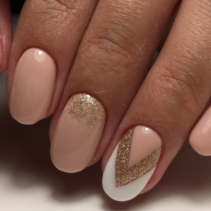 Нюдовый маникюр 2022 миндаль
