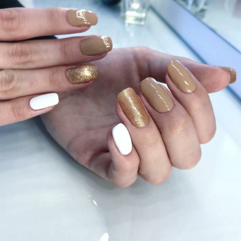 Ногти с золотом