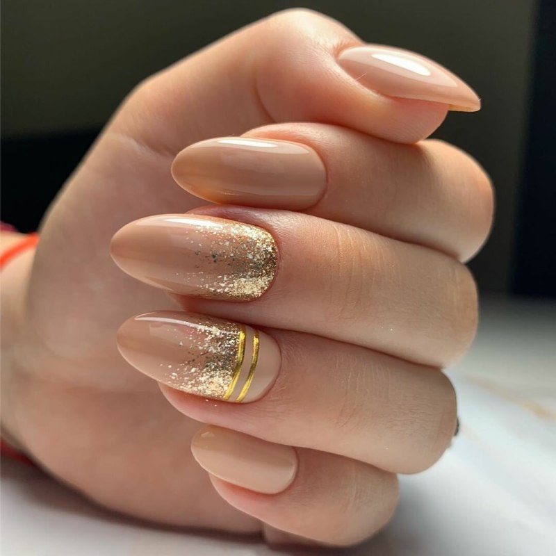 Маникюр с золотом