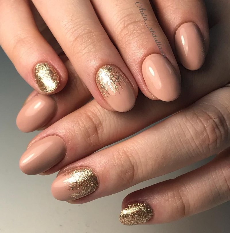 Маникюр с блестками