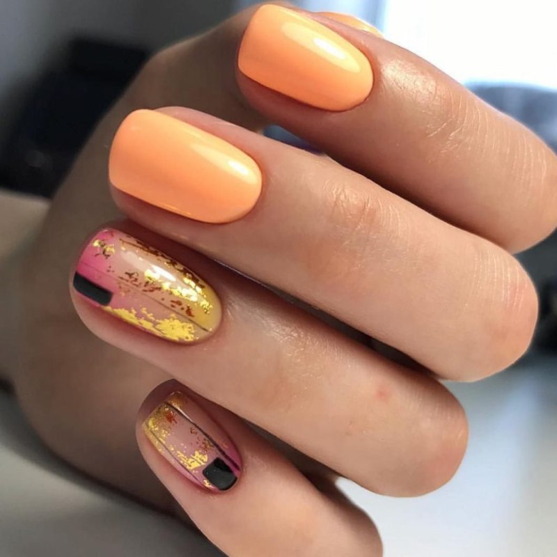 Коричневый маникюр