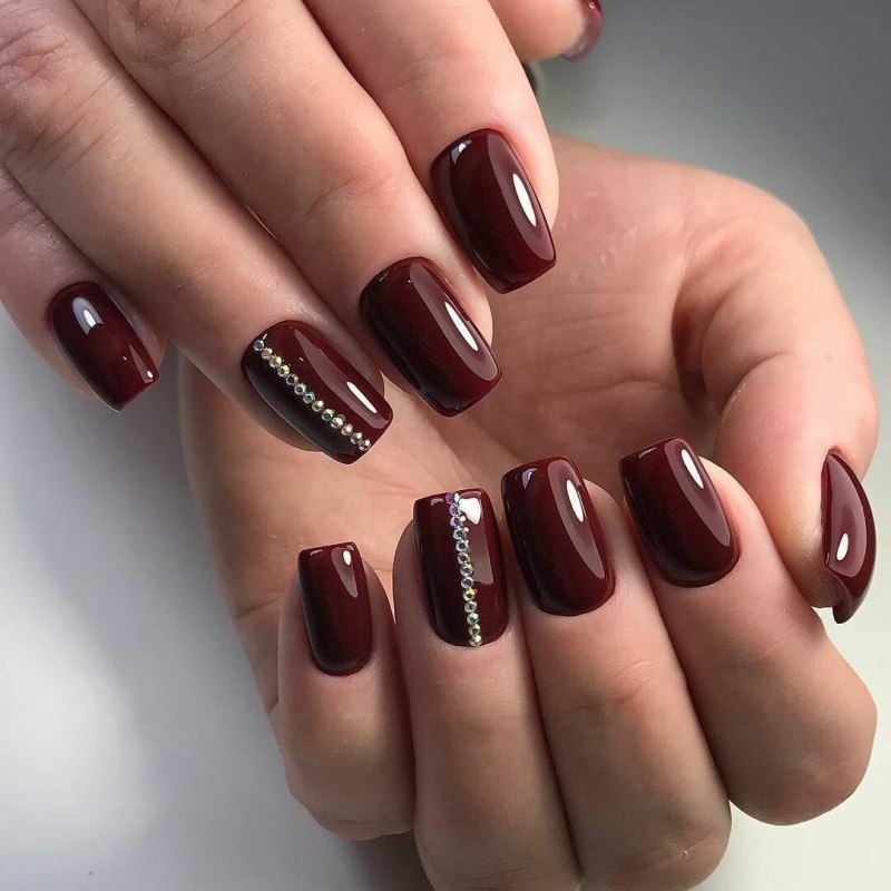 Матовый маникюр терракот