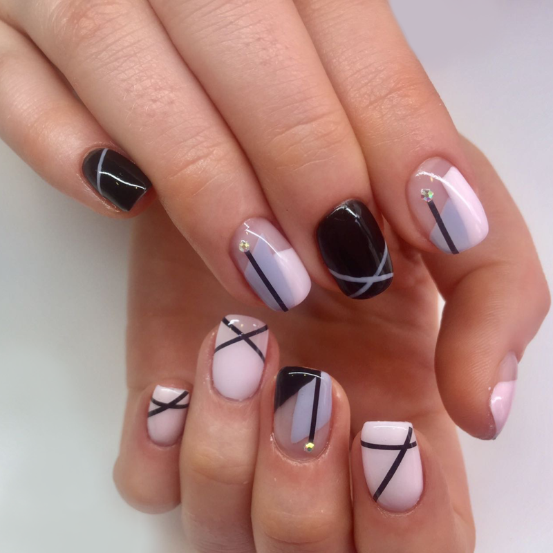 Маникюр на короткие ногти с полосками