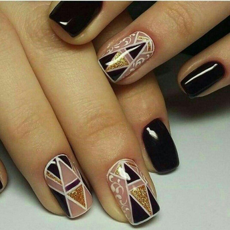 Маникюр коричневый геометрия