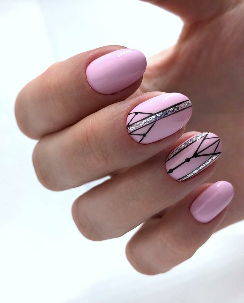 Маникюр на короткие ногти геометрия