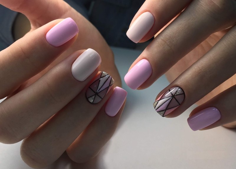 Маникюр на короткие ногти геометрия