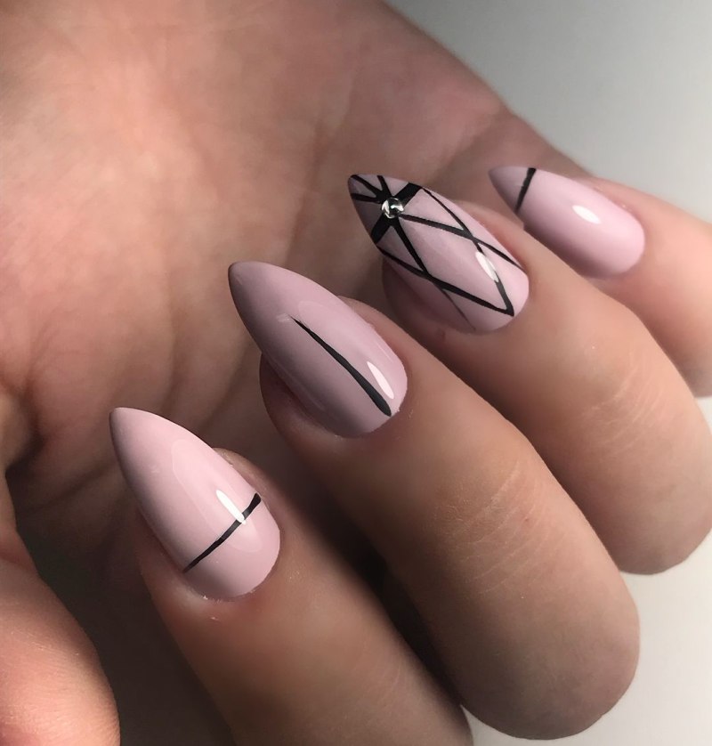 Маникюр геометрия на миндалевидные ногти
