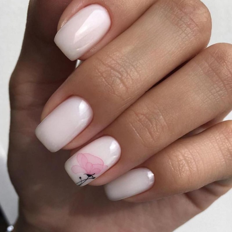 Молочный маникюр