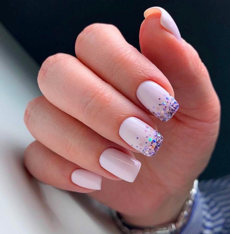 Ногти светлые