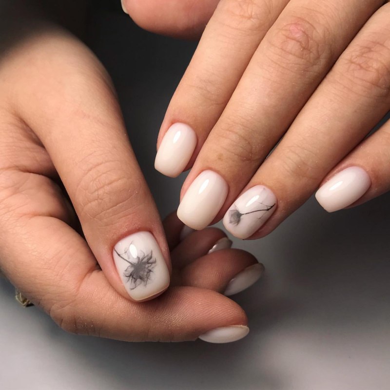 Молочный маникюр