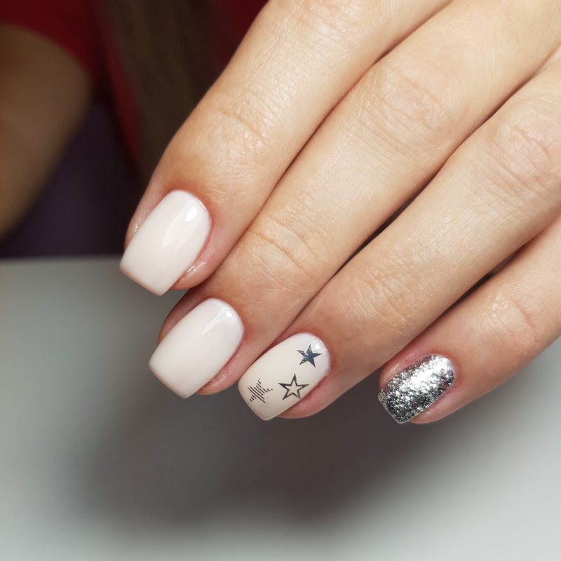 Ногти светлые