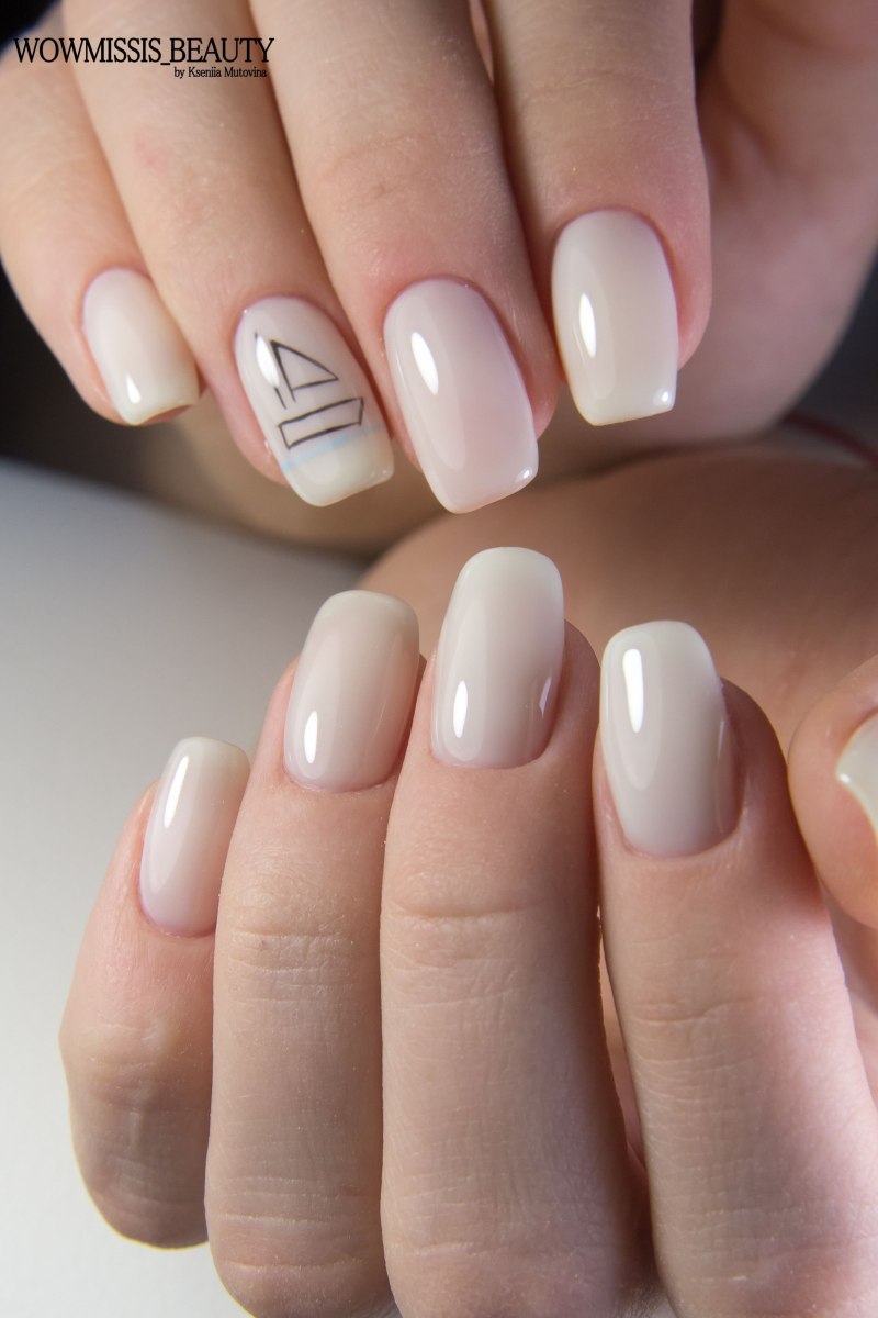 Молочные ногти маникюр